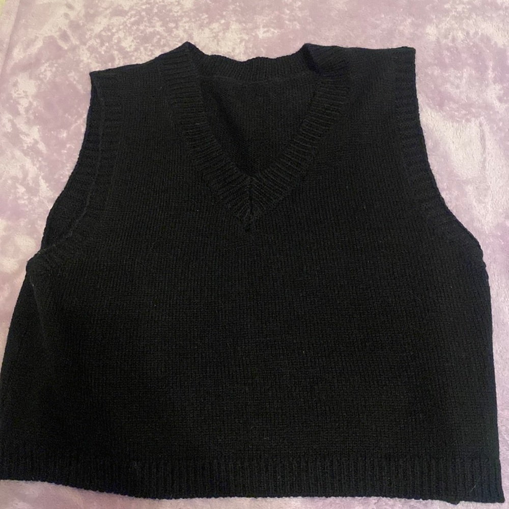 Black Simple Sweater Vest